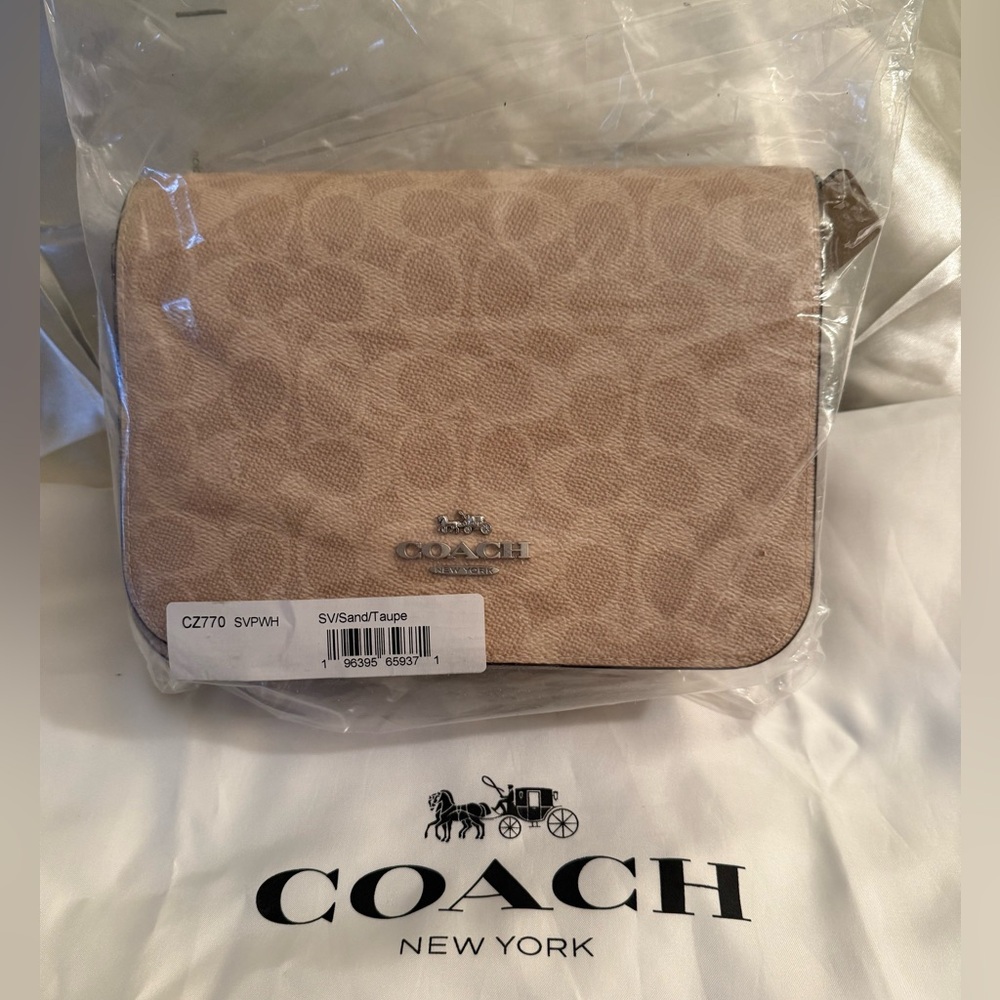 💛 Coach NWT Tan Quinn Bag Signature Canvas  crossbody Strap & Silver Hardware - Picture 5 of 9